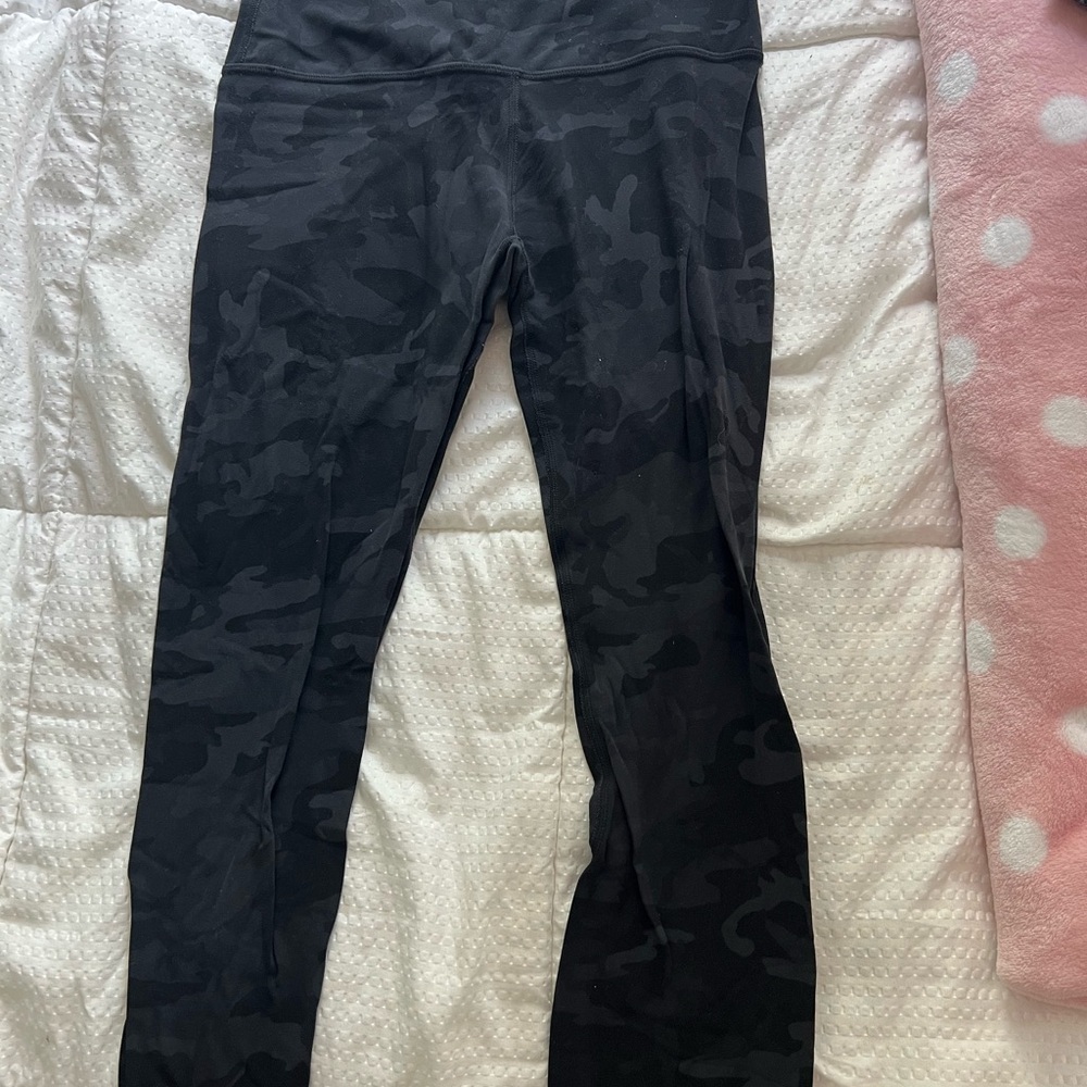 Women Black Camouflage cropped Leggings